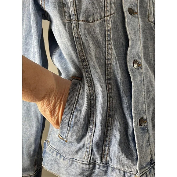 Selena Quintanilla Denim Jacket Size Medium M Pockets Embroidered Name - Picture 3 of 15